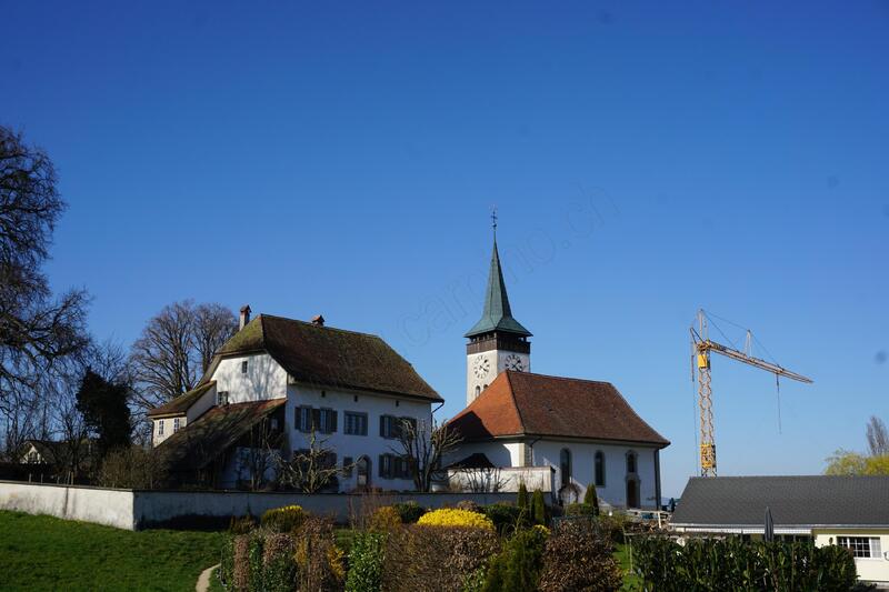 Kirche Thunstetten mit Kran - Sanierung Kirchenmauer