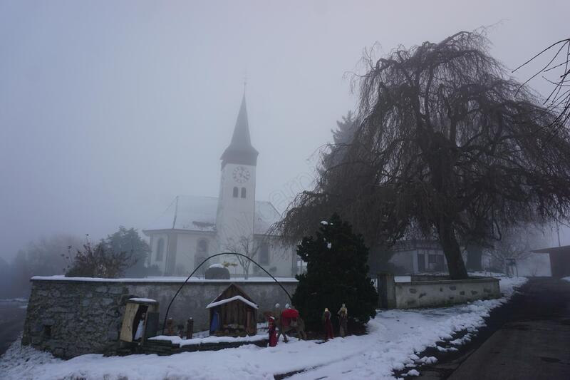 Krippe vor der Kirche Thunstetten