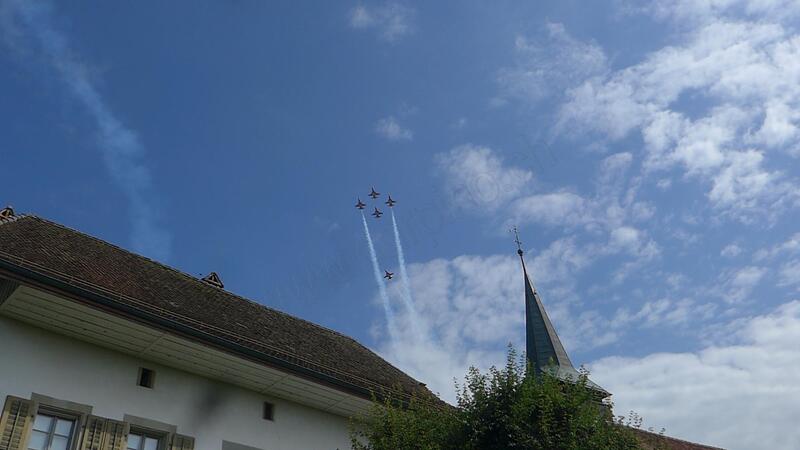 Patrouille Suisse über der Kirche Thunstetten