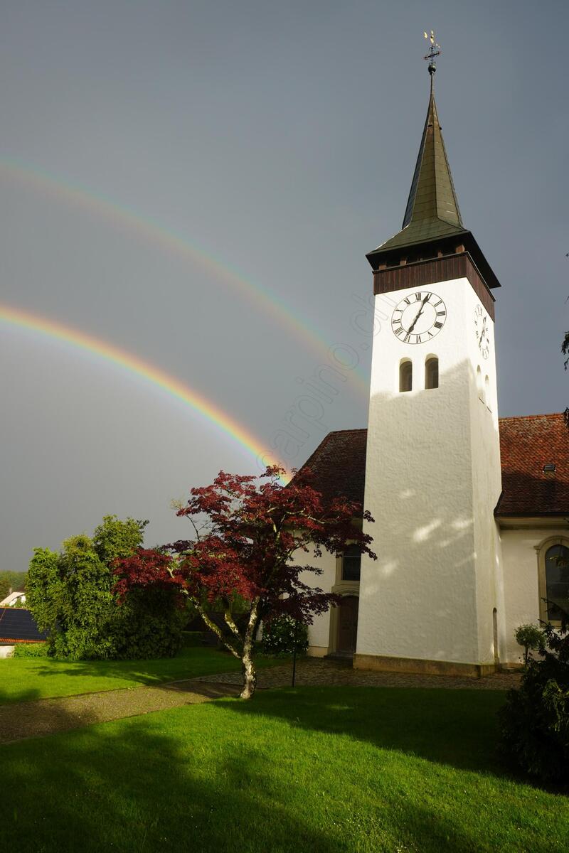 Kirche Thunstetten mit Regenbogen